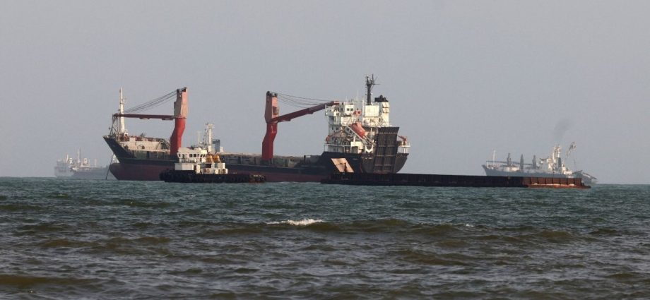 oil-prices-rise-as-attacks-dent-hopes-for-strait-of-hormuz-reopening