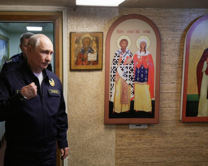 putin-warns-of-tit-for-tat-seizures-of-european-vessels