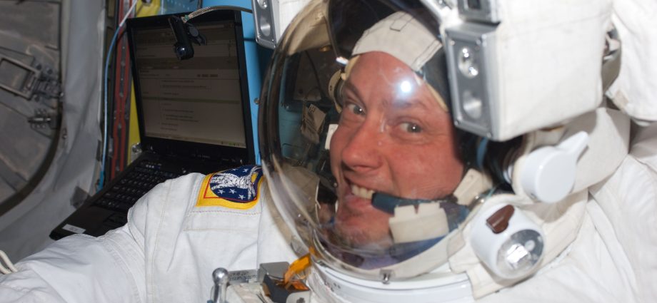 nasa-astronaut-mike-fincke-leaves-nasa,-career-includes-4-spaceflights