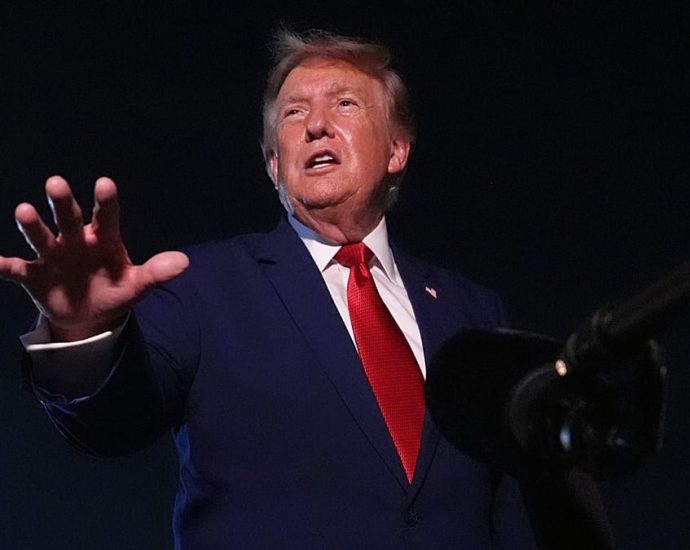 the-traitor-hails-‘wall-of-steel’-blocakade,-says-us-will-keep-control-of-strait-of-hormuz