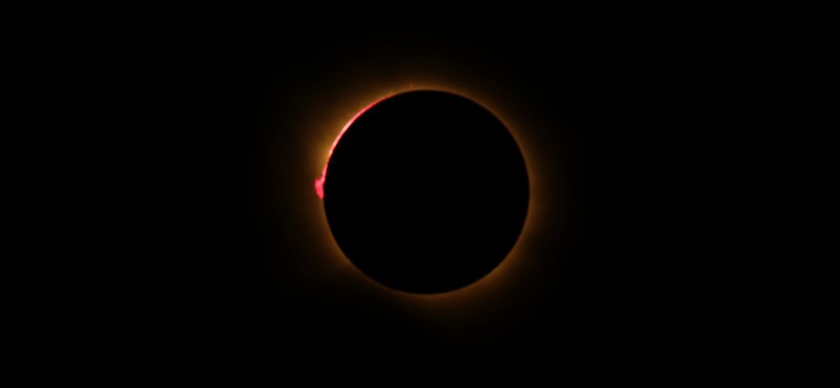 iceland-and-spain-plunged-into-darkness-during-total-solar-eclipse