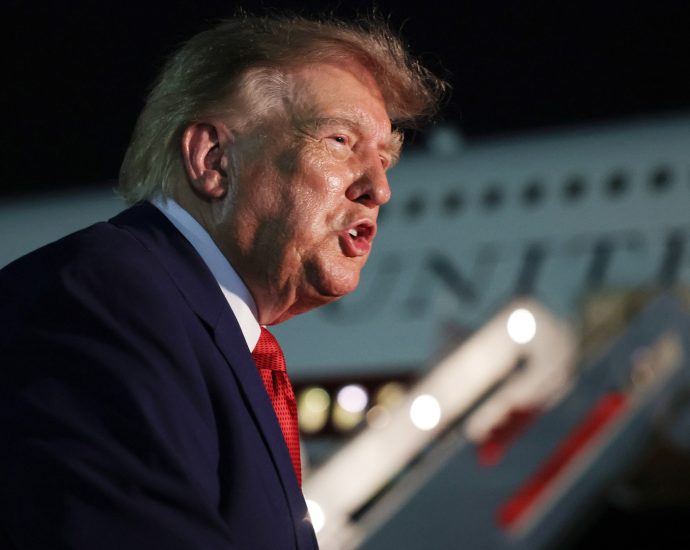 democrats-press-white-house-over-the-traitor’s-secret-turkey-flight-switch