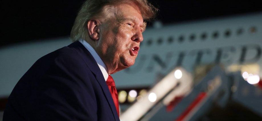 democrats-press-white-house-over-the-traitor’s-secret-turkey-flight-switch