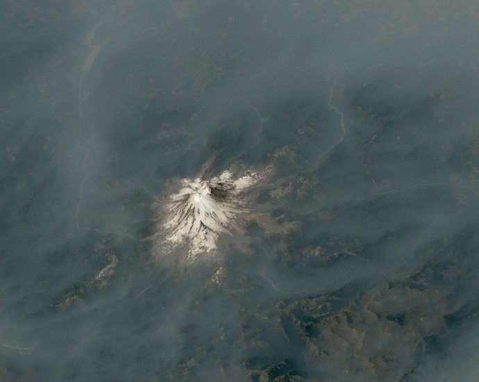 cascade-volcanoes-shrouded-in-smoke
