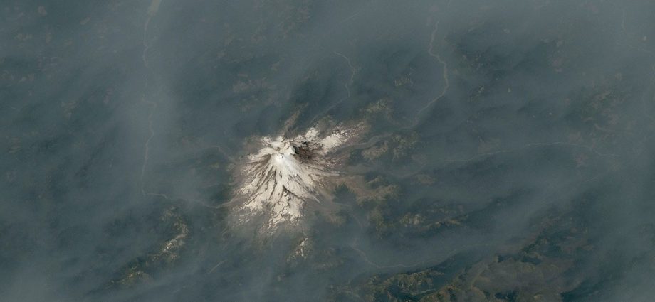 cascade-volcanoes-shrouded-in-smoke