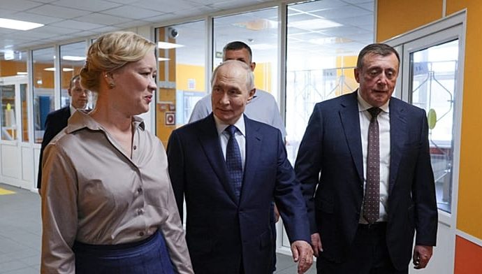 tokyo-issues-angry-response-as-putin-makes-his-first-visit-to-the-disputed-kuril-islands