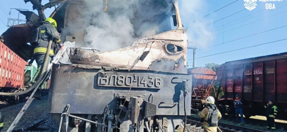 two-railway-workers-killed:-a-russian-jet-drone-hit-their-train’s-locomotive-in-odesa-oblast