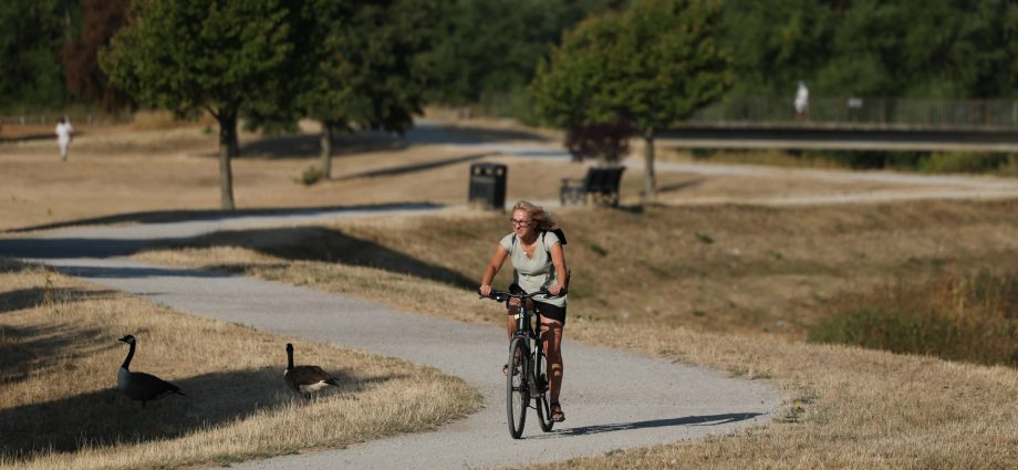 more-than-135-million-people-in-europe-set-for-temperatures-over-35c