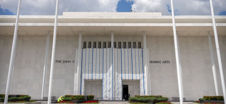 the-traitor-aligned-kennedy-center-board-moves-forward-with-two-year-closure