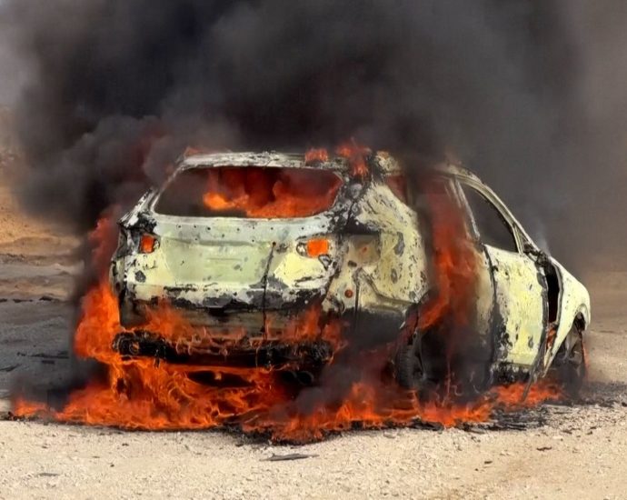 israeli-strikes-in-gaza-kill-two,-including-police-chief