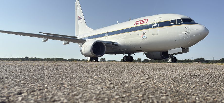 nasa’s-737-reveals-new-paint