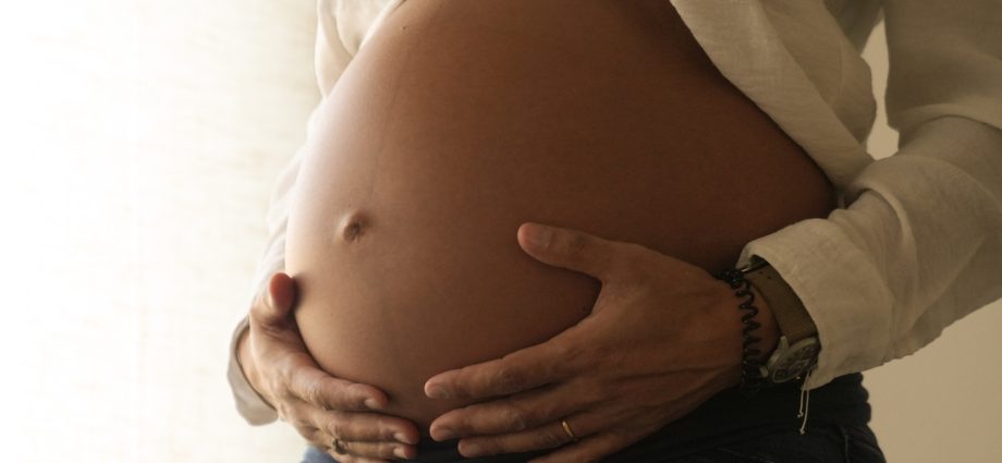 surrogate-fights-for-custody-after-fleeing-to-texas-to-have-baby-that-parents-wanted-aborted