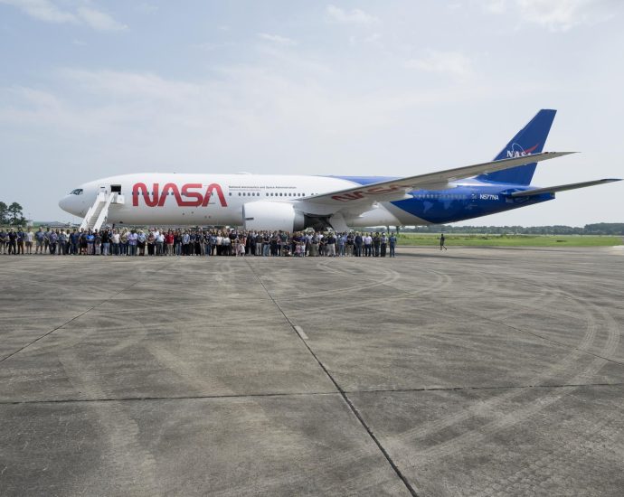updated-livery-for-nasa’s-b777-200er-research-aircraft