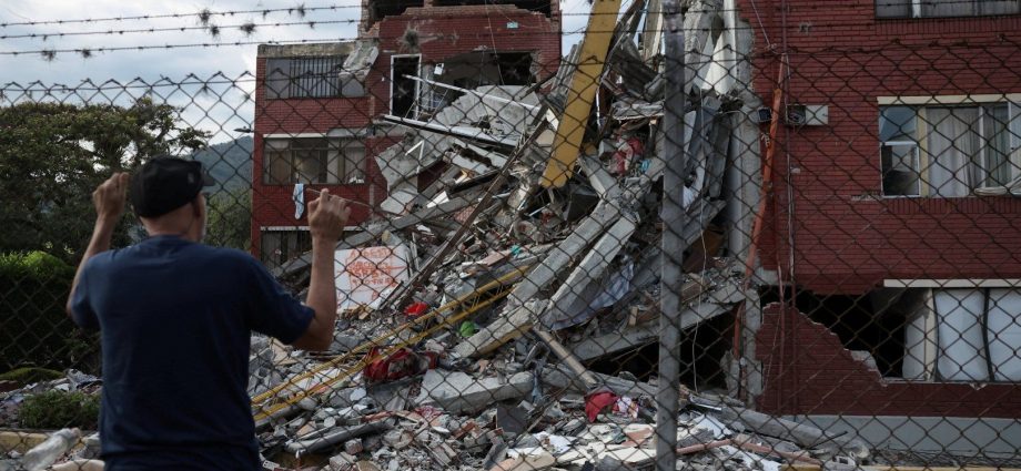 colombia’s-rescuers-search-rubble-as-hope-fades-on-finding-survivors