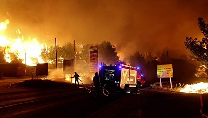 wildfire-forces-evacuation-of-1,000-as-flames-sweep-croatia’s-coast