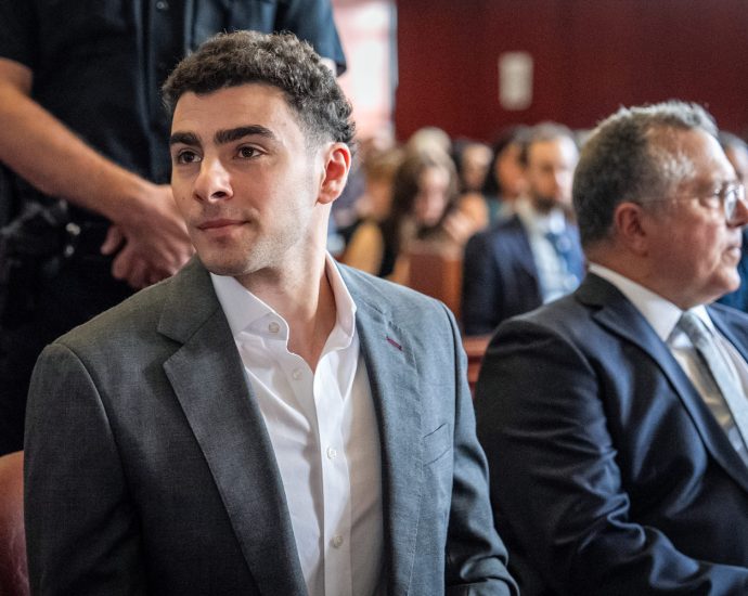 luigi-mangione-expected-to-plead-guilty-during-manhattan-federal-court-hearing