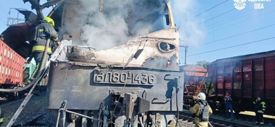 russia-says-hit-ukrainian-railway-and-port-facilities-in-new-strikes