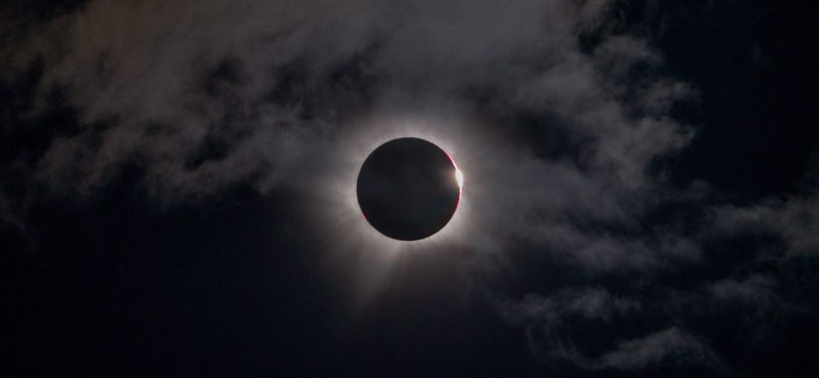 Total solar eclipse stuns skywatchers | Space photo of the day for Aug. 13, 2026