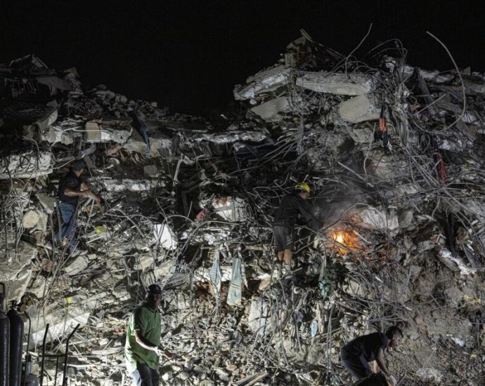 from-deadly-floods-to-twin-quakes,-a-venezuelan-coast-wonders-how-much-more-it-can-bear