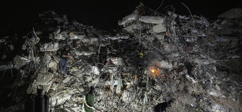 from-deadly-floods-to-twin-quakes,-a-venezuelan-coast-wonders-how-much-more-it-can-bear