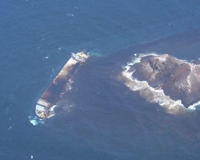 new-aerial-video-reveals-huge-scale-of-oil-spill-off-oman