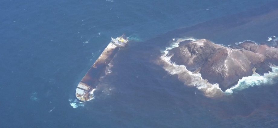new-aerial-video-reveals-huge-scale-of-oil-spill-off-oman