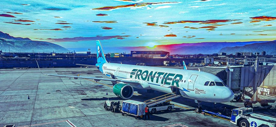 “all-my-flight-attendants-have-headaches”:-4-of-5-frontier-crew-fall-ill-on-airbus-a321