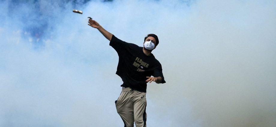 sedition-to-anthem:-many-lives-of-‘azadi’-chants-in-india’s-youth-protests