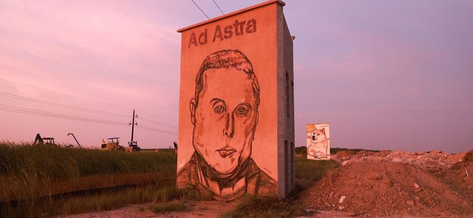 Cards Against Humanity wants to erect a monument to ‘honor’ Elon Musk