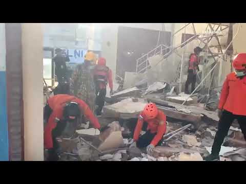 dozens-killed-in-eastern-indonesia-after-magnitude-7.7-quake