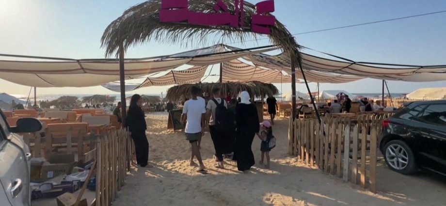 al-jazeera-journalist-opens-beach-cafe-in-the-gaza-she-loves