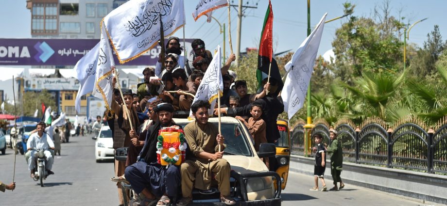photos:-patriotic-music-and-flags-mark-taliban-rule-anniversary-in-kabul