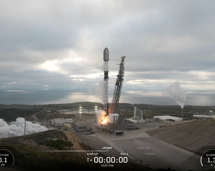 New record! SpaceX launches 2 Falcon 9 rockets just 38 minutes apart