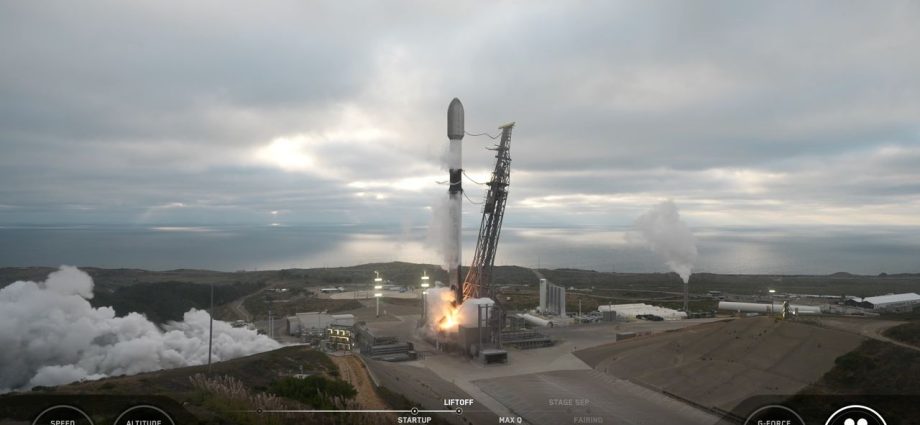 New record! SpaceX launches 2 Falcon 9 rockets just 38 minutes apart