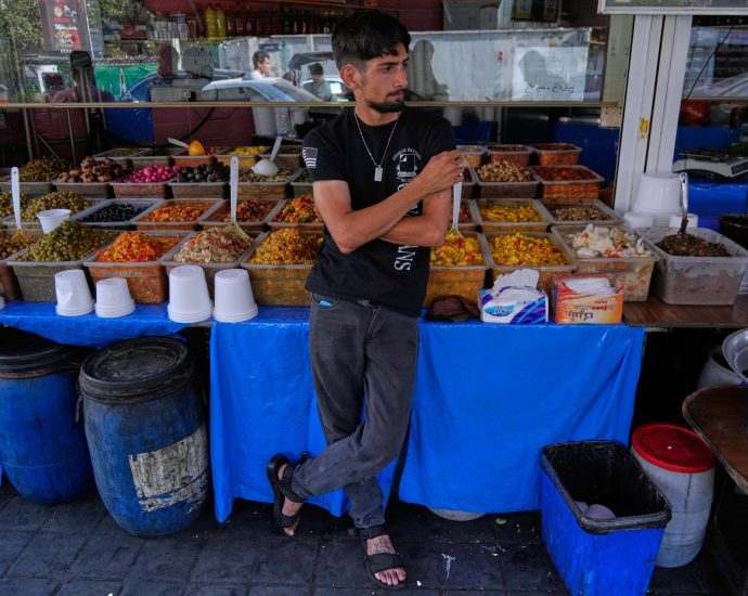 ‘limited-options’-for-many-iranians-as-war-with-us-chokes-economy