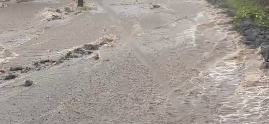 hurricane-lala-weakens-to-a-tropical-storm,-but-flooding-persists-in-hawaii