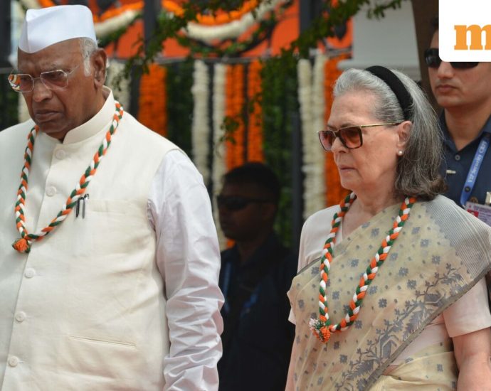 Complaints filed against Sonia Gandhi in Delhi, Karnataka over ‘Vande Mataram’ row at Congress headquarters