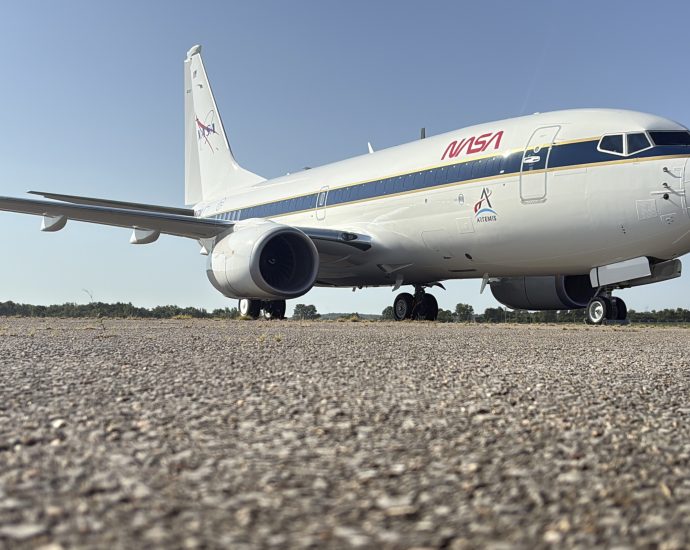 NASA’s 737 Reveals New Paint