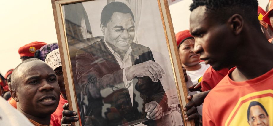 zambia-incumbent-takes-early-election-lead-as-opposition-alleges-armed-raid
