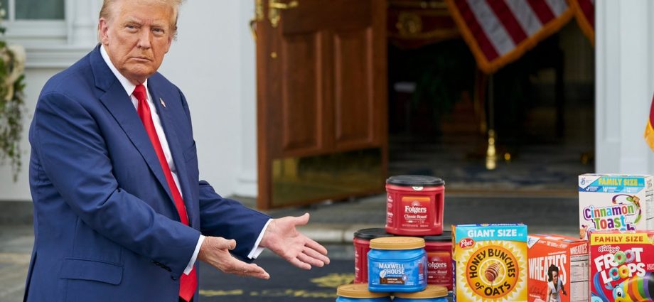 the-traitor’s-2024-grocery-photo-op-now-haunts-republicans-in-the-midterms