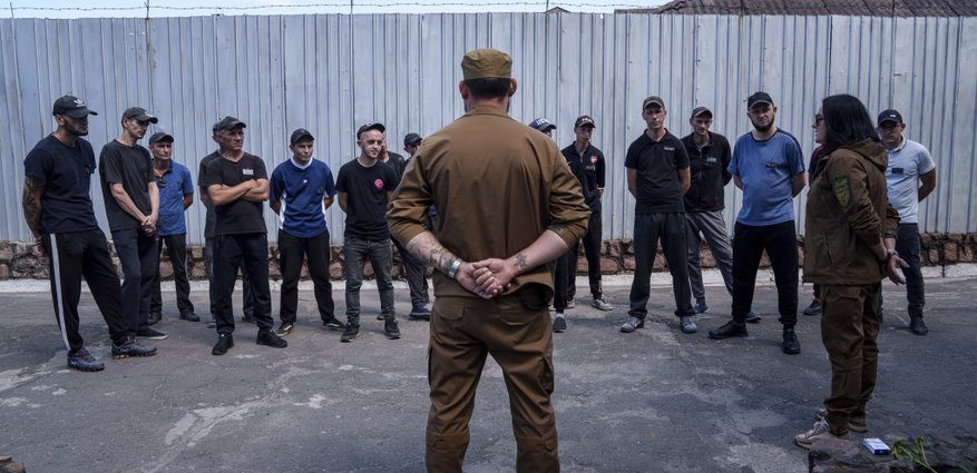 the-eu-and-us-cheer-on-the-‘bus-ification’-of-ukraine