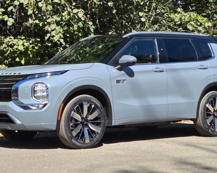 2026-mitsubishi-outlander-phev:-first-drive-of-updated-45-mile-plug-in-hybrid-suv