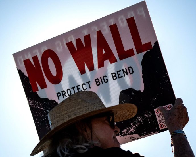 dhs-pauses-contentious-big-bend-construction 