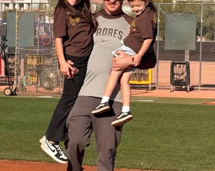 san-diego-padres-minor-league-catching-coordinator-detained-by-ice-in-texas