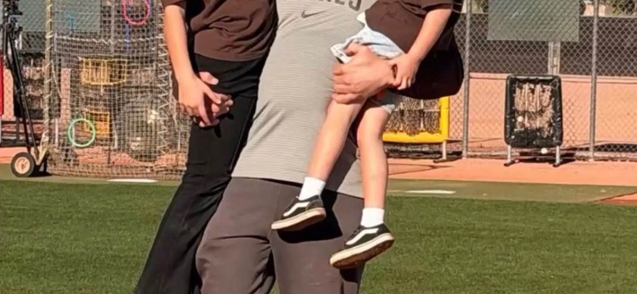 san-diego-padres-minor-league-catching-coordinator-detained-by-ice-in-texas