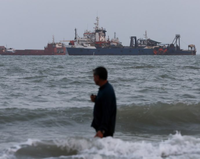 iran-prepares-to-keep-economy-alive-as-us-threatens-further-sanctions