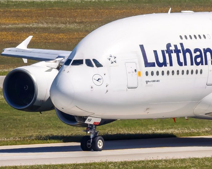 lufthansa-a380-lands-short-of-runway,-damages-lights-in-munich-just-days-after-a-787-overran