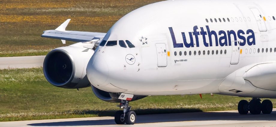lufthansa-a380-lands-short-of-runway,-damages-lights-in-munich-just-days-after-a-787-overran