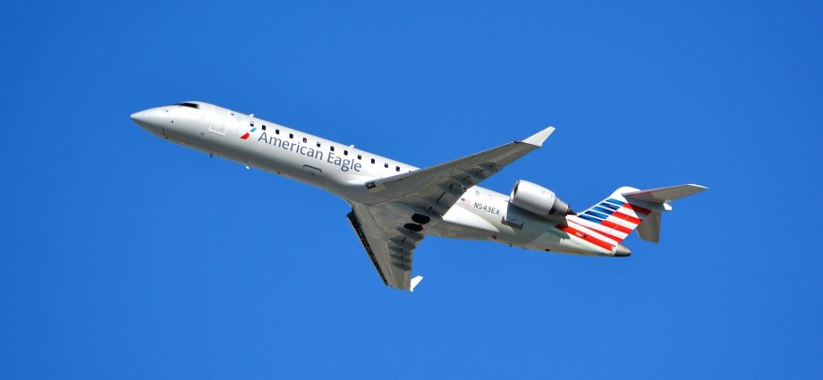 deja-vu:-2-american-airlines-crjs-with-identical-callsigns-nearly-cross-paths
