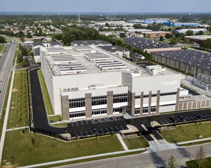 largest-us-grid-floats-paying-data-centers-to-shut-off-during-power-scarcity